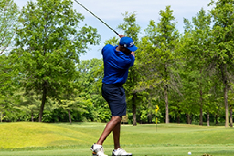 Man playing golf. 